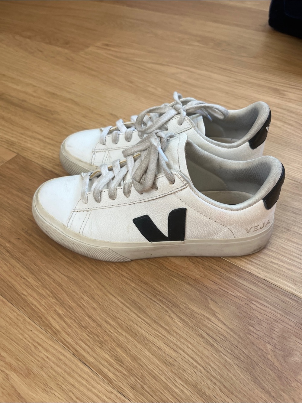 Veja Women’s Campo Leather White/ Black Sneakers size 6.5